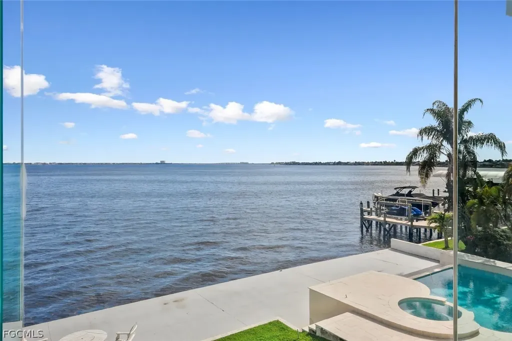 2302 SE 28th Street Cape Coral FL 33904