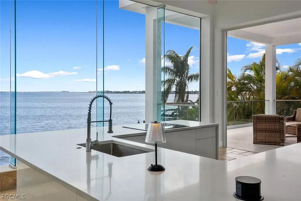 2302 SE 28th Street Cape Coral FL 33904
