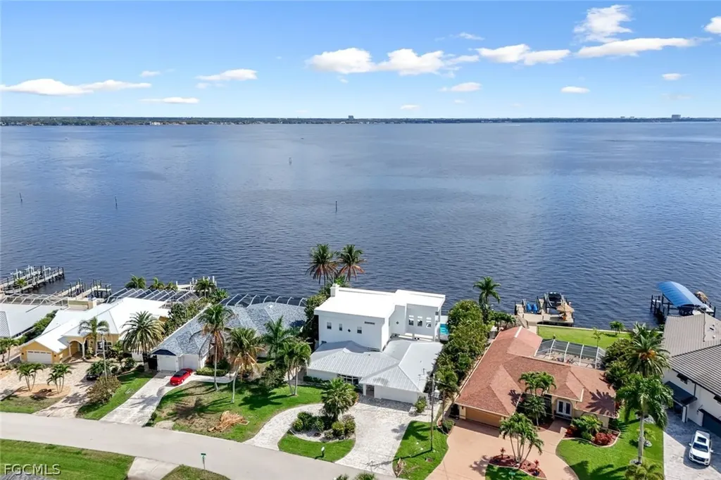 2302 SE 28th Street Cape Coral FL 33904