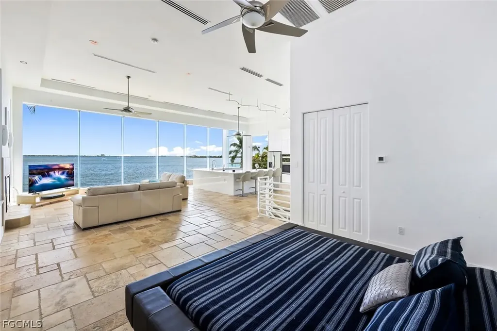 2302 SE 28th Street Cape Coral FL 33904