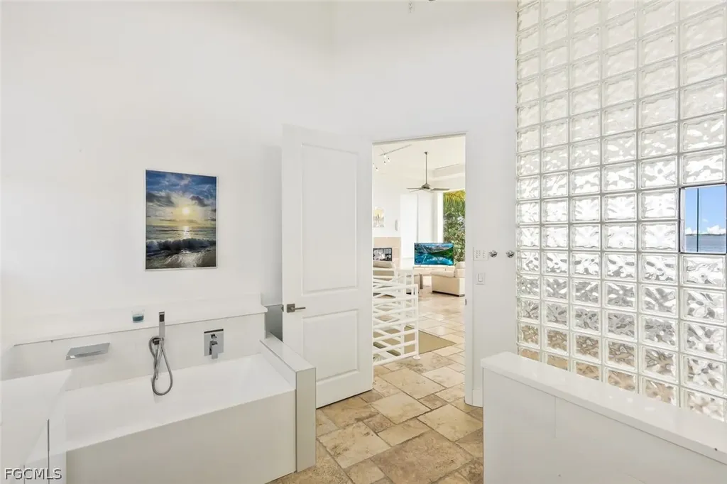 2302 SE 28th Street Cape Coral FL 33904