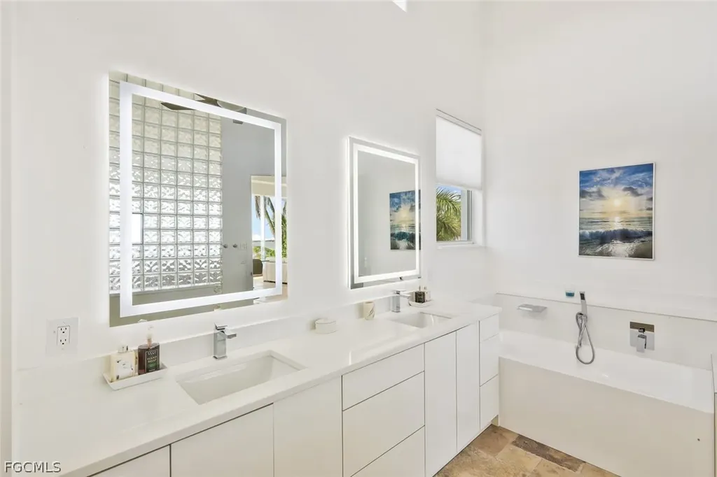 2302 SE 28th Street Cape Coral FL 33904