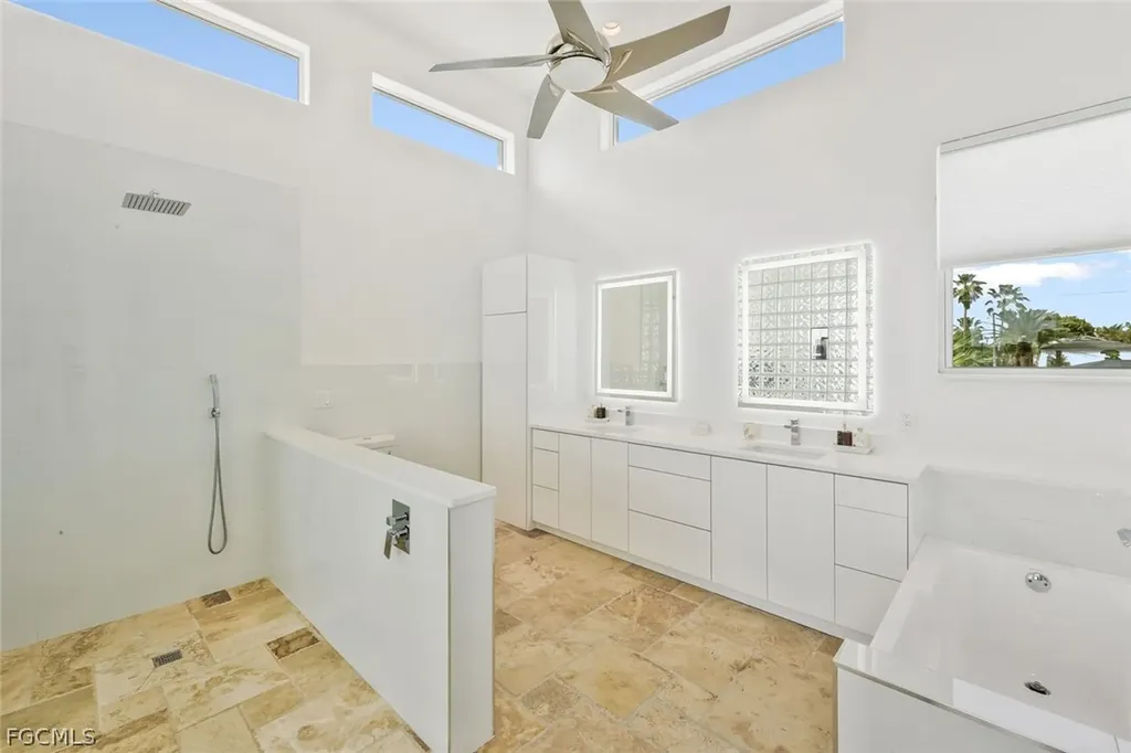 2302 SE 28th Street Cape Coral FL 33904