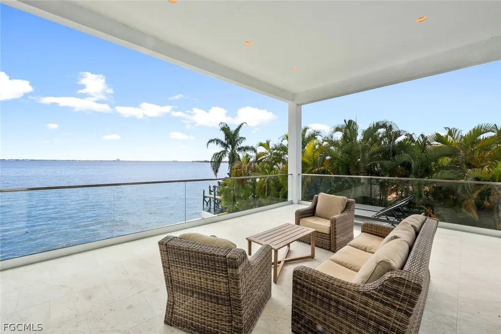 2302 SE 28th Street Cape Coral FL 33904