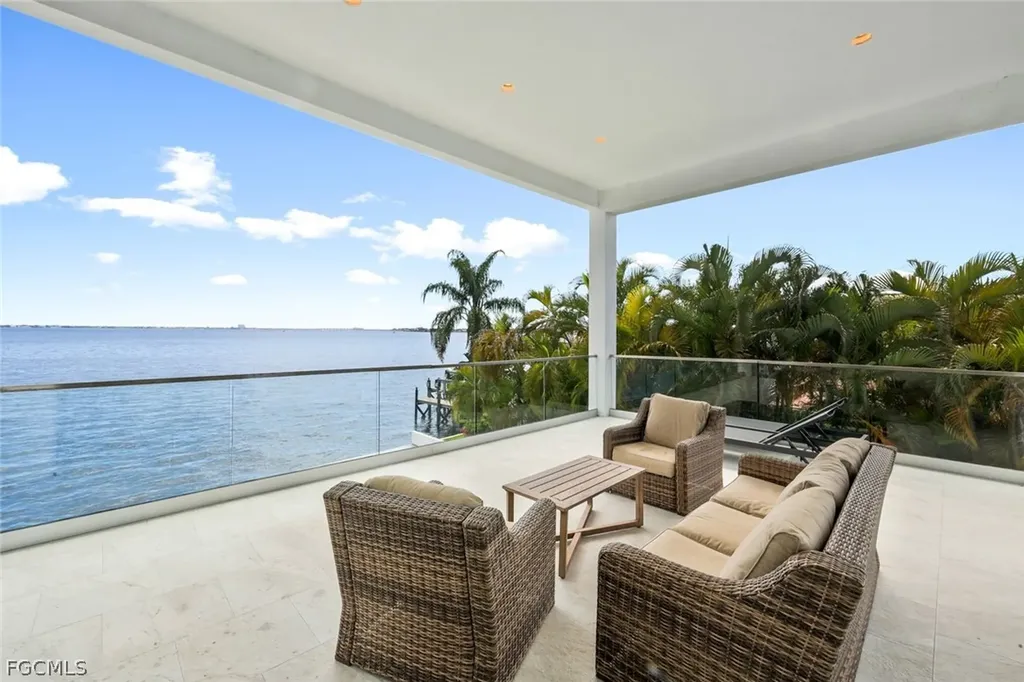 2302 SE 28th Street Cape Coral FL 33904