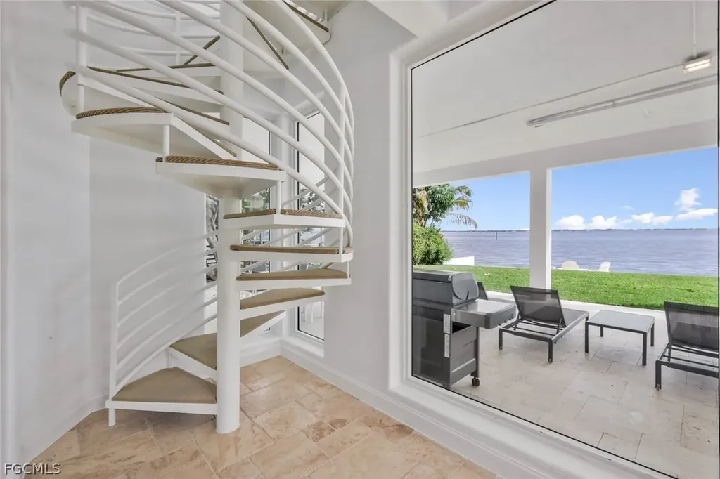 2302 SE 28th Street Cape Coral FL 33904