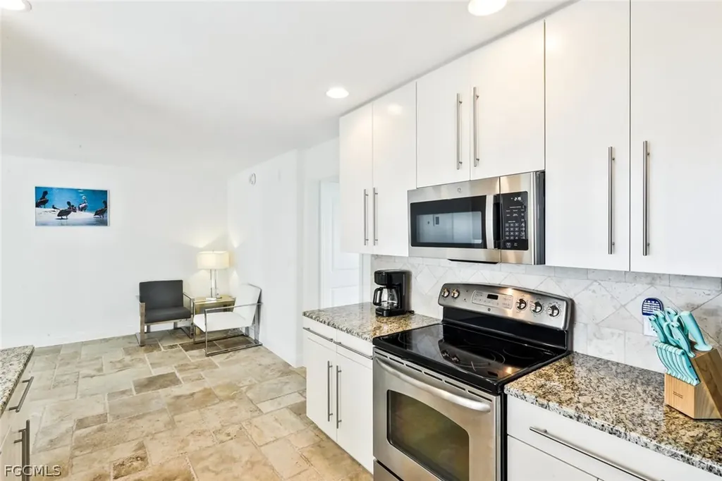 2302 SE 28th Street Cape Coral FL 33904