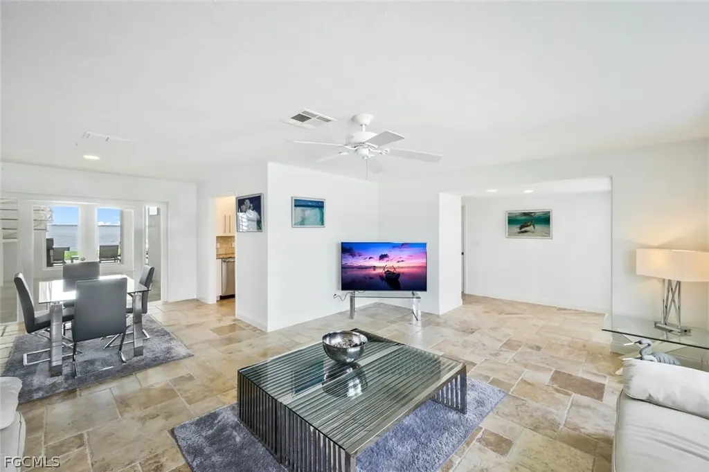 2302 SE 28th Street Cape Coral FL 33904
