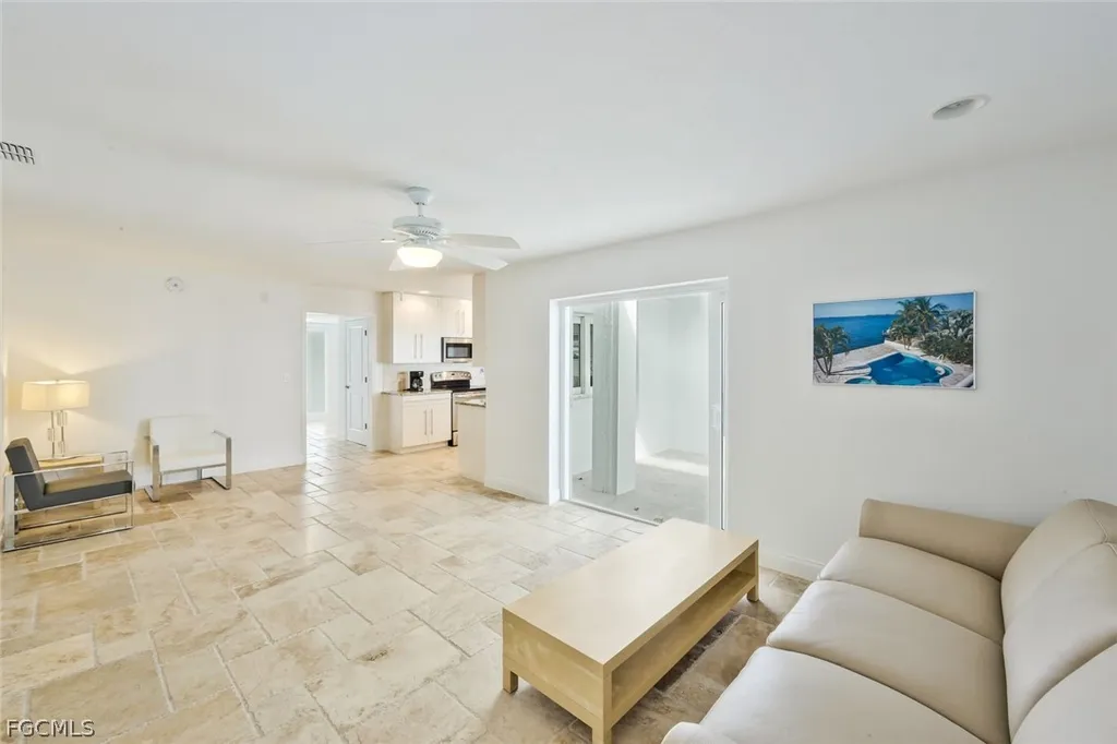 2302 SE 28th Street Cape Coral FL 33904