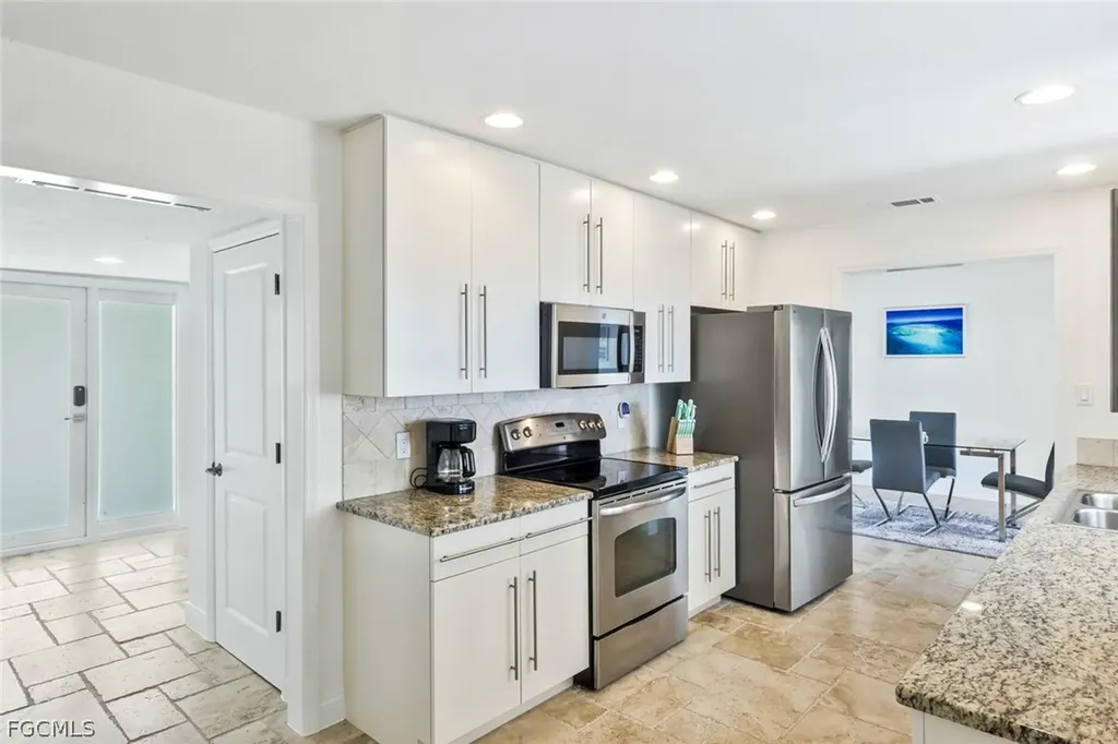 2302 SE 28th Street Cape Coral FL 33904