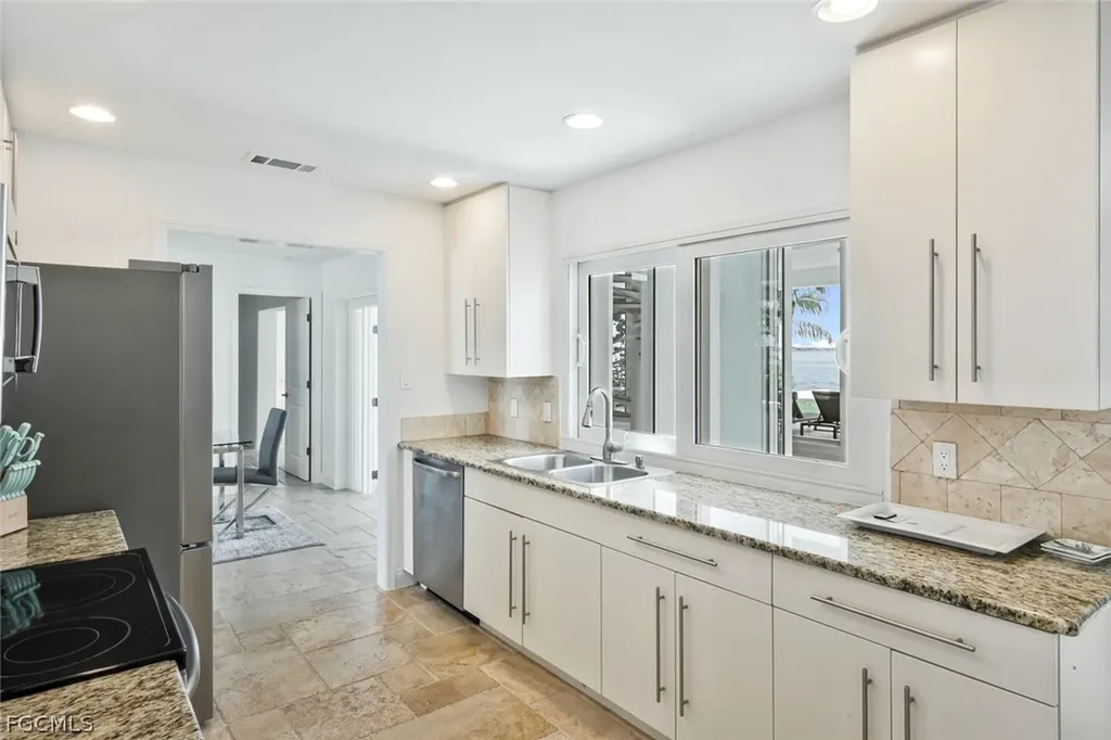 2302 SE 28th Street Cape Coral FL 33904