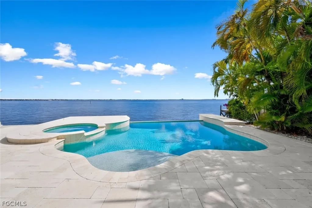 2302 SE 28th Street Cape Coral FL 33904