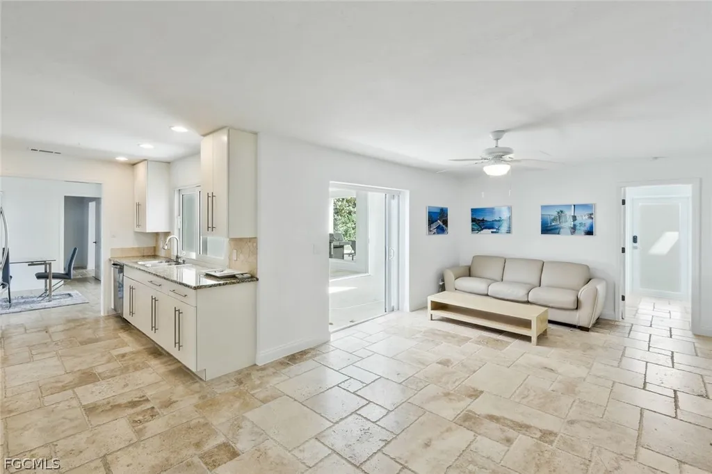 2302 SE 28th Street Cape Coral FL 33904