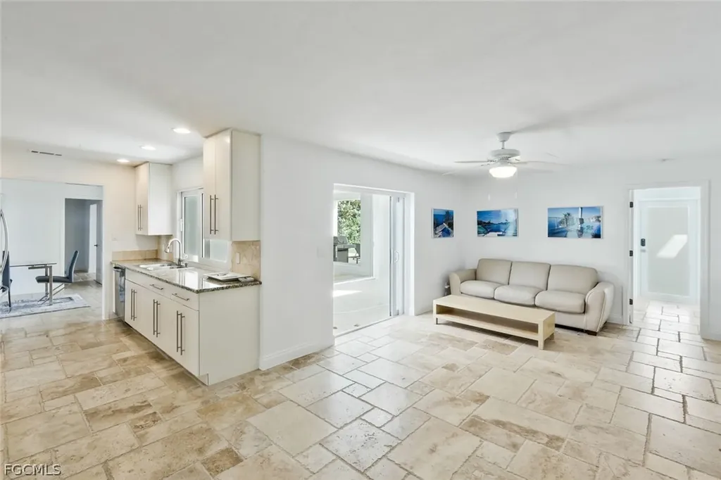 2302 SE 28th Street Cape Coral FL 33904