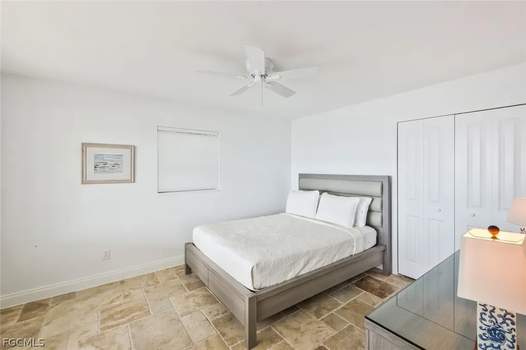 2302 SE 28th Street Cape Coral FL 33904