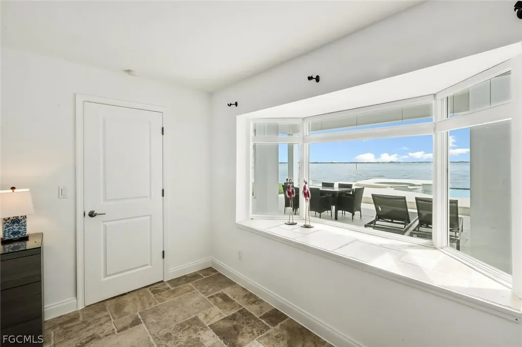 2302 SE 28th Street Cape Coral FL 33904