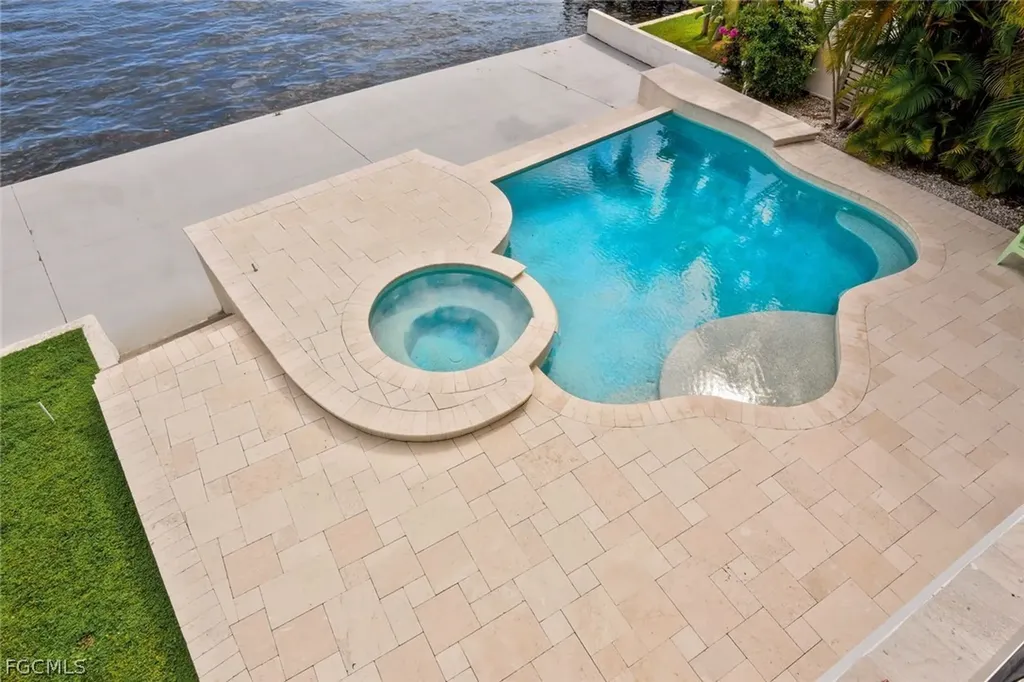 2302 SE 28th Street Cape Coral FL 33904