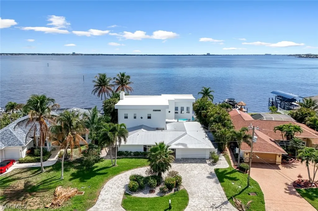 2302 SE 28th Street Cape Coral FL 33904