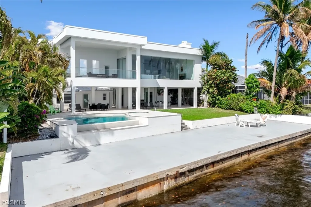 2302 SE 28th Street Cape Coral FL 33904