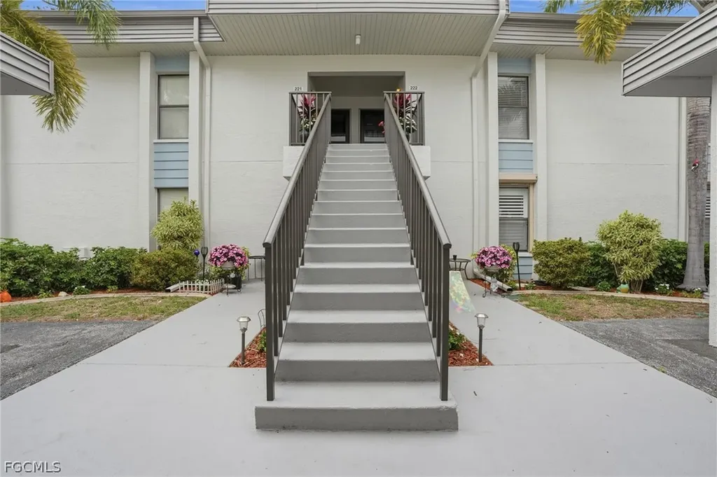 5785 Trailwinds Drive Fort Myers FL 33907
