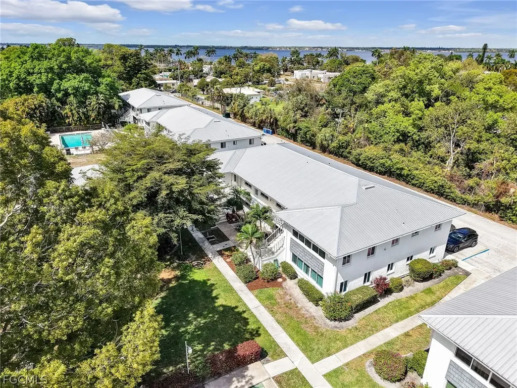 431 Van Buren Street Fort Myers FL 33916