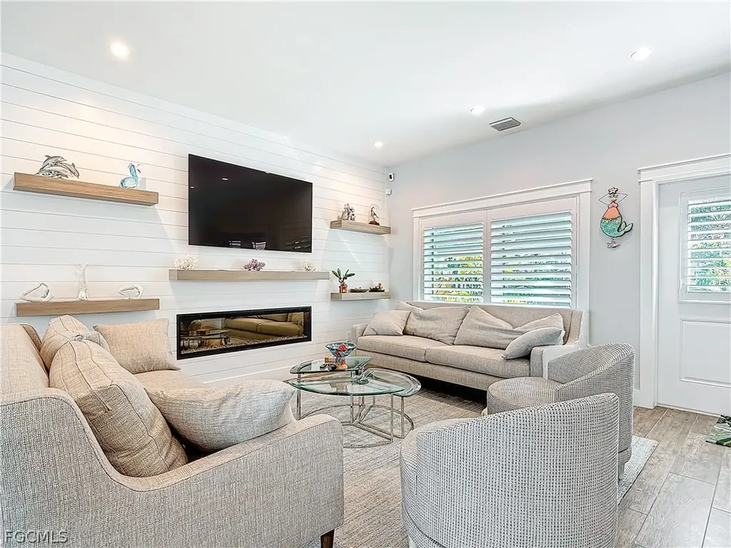 750 Periwinkle Way Sanibel FL 33957