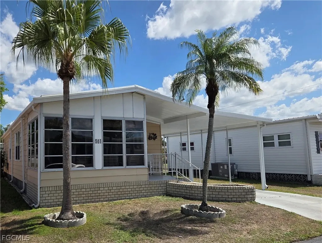 561 Winning Way North Fort Myers FL 33917