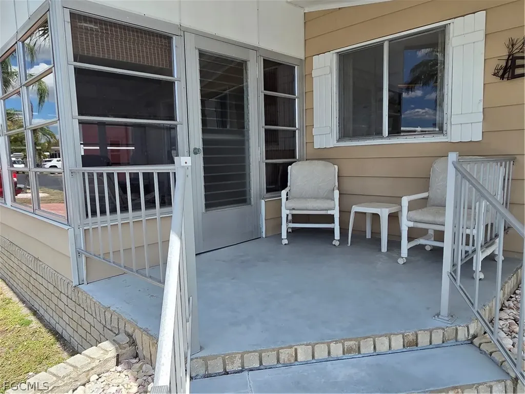 561 Winning Way North Fort Myers FL 33917