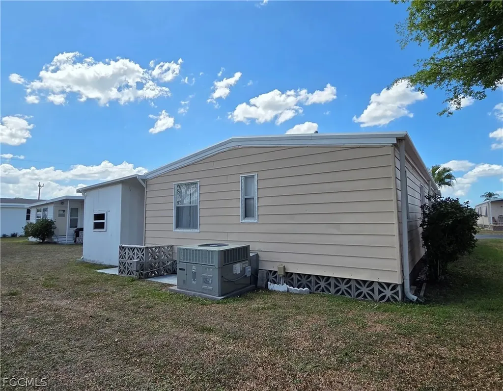 561 Winning Way North Fort Myers FL 33917