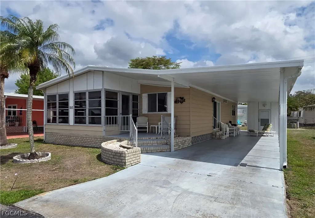 561 Winning Way North Fort Myers FL 33917