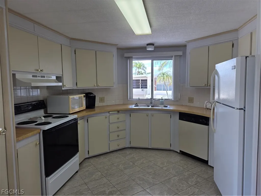 561 Winning Way North Fort Myers FL 33917