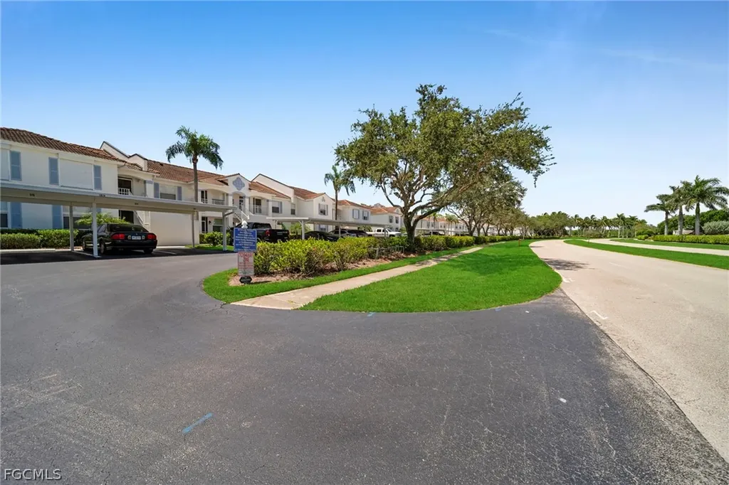 1024 Mainsail Drive Naples FL 34114