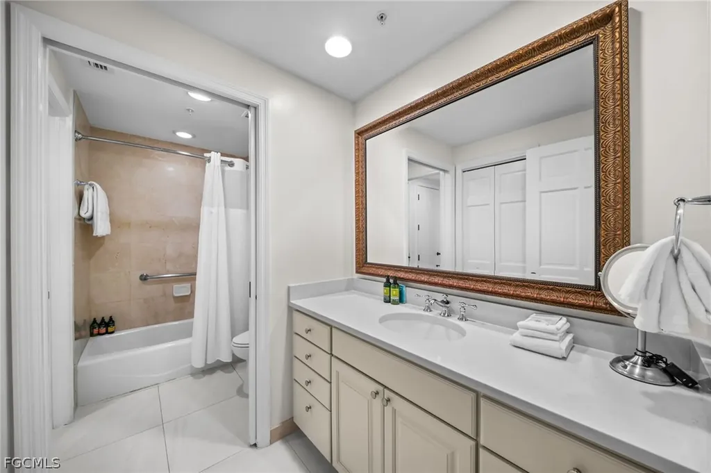 221 9th Street S Naples FL 34102