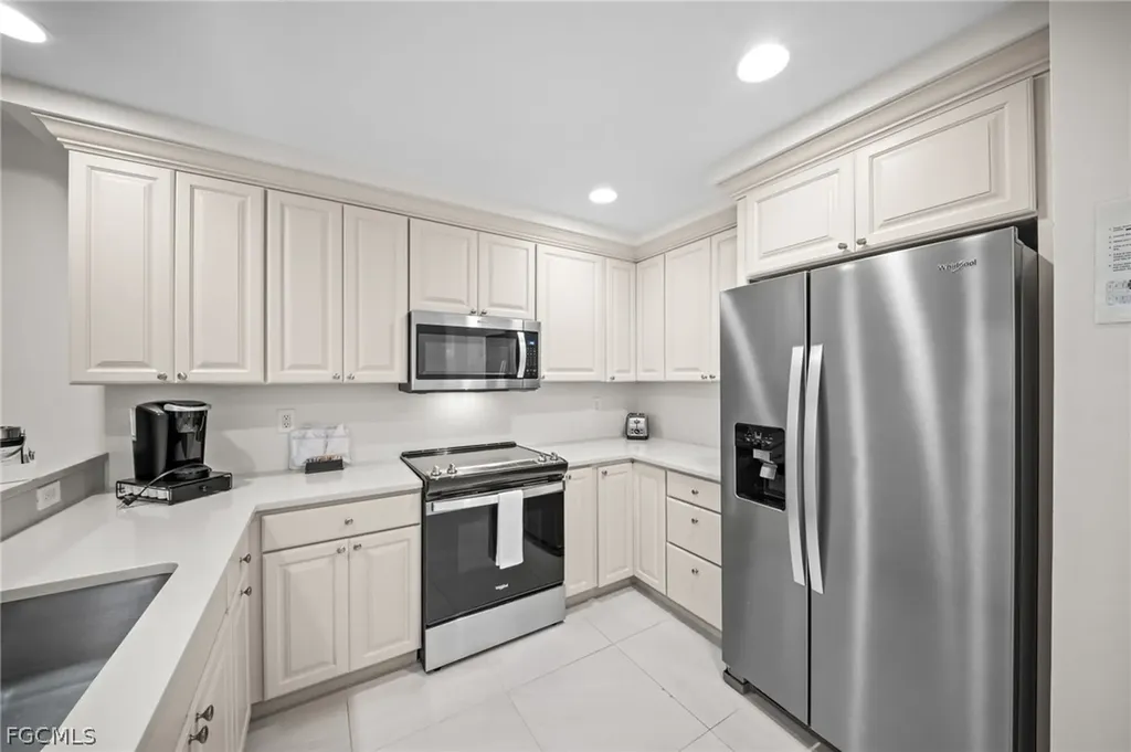 221 9th Street S Naples FL 34102