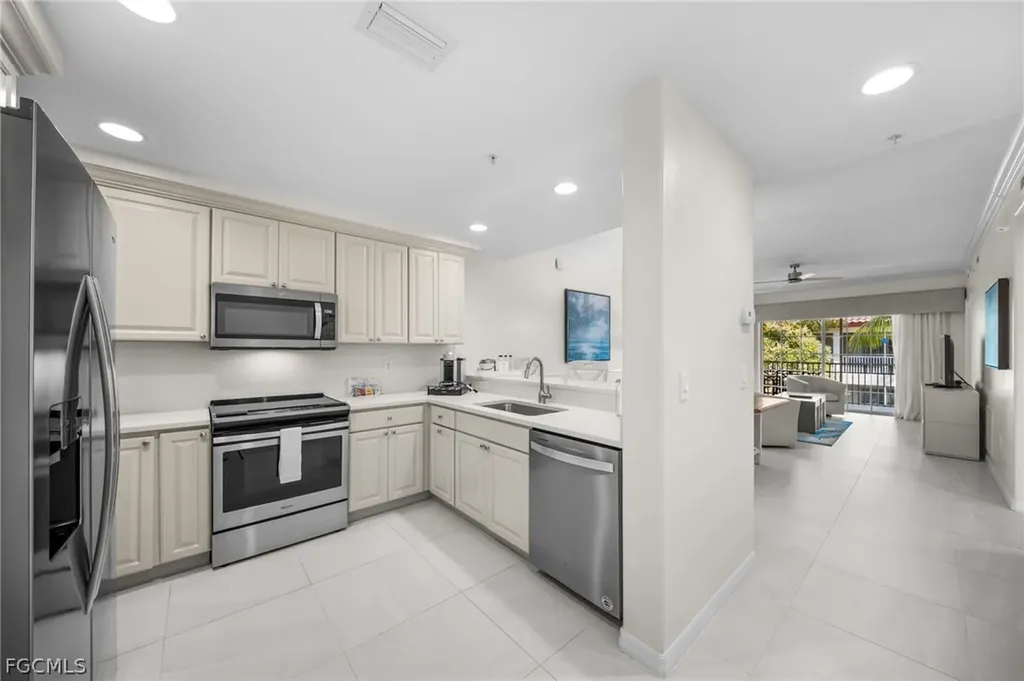 221 9th Street S Naples FL 34102
