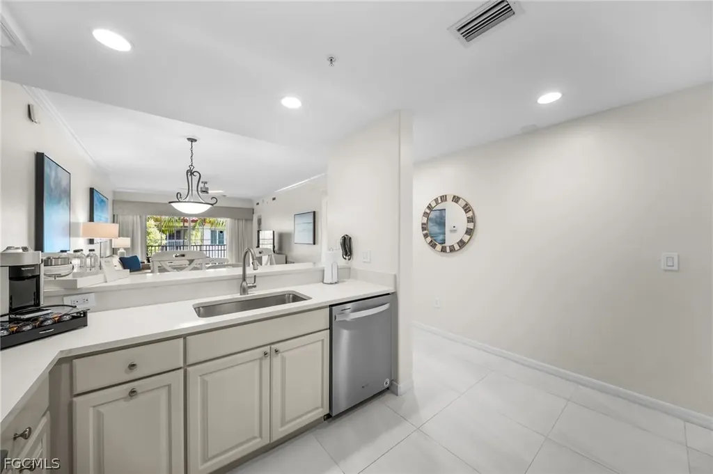 221 9th Street S Naples FL 34102