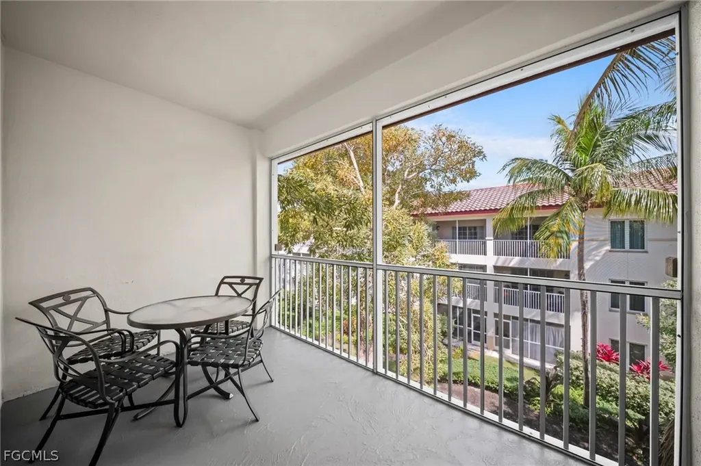 221 9th Street S Naples FL 34102