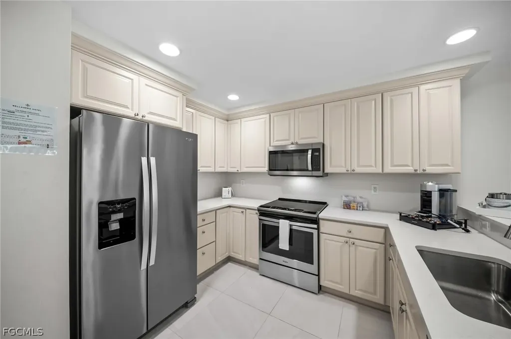 221 9th Street S Naples FL 34102