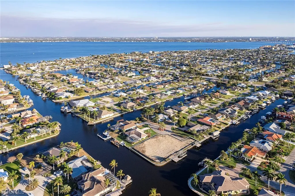 3303 SE 18th Place Cape Coral FL 33904
