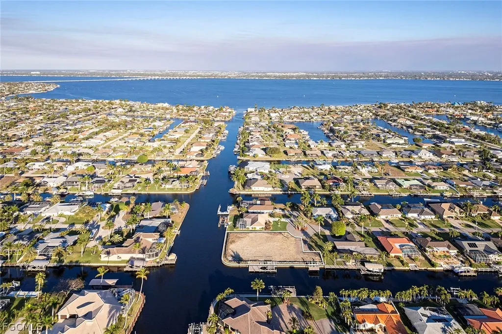 3303 SE 18th Place Cape Coral FL 33904