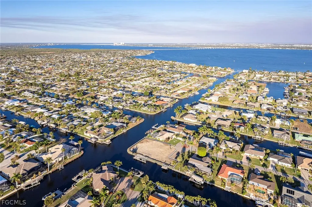 3303 SE 18th Place Cape Coral FL 33904