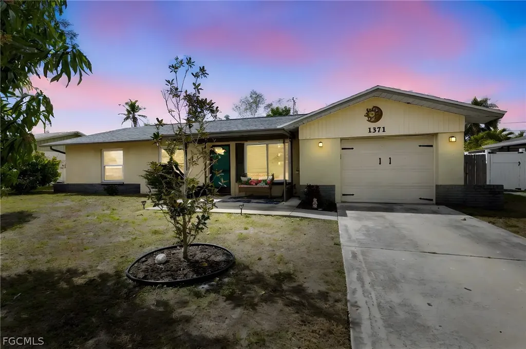 1371 Torreya Circle North Fort Myers FL 33917