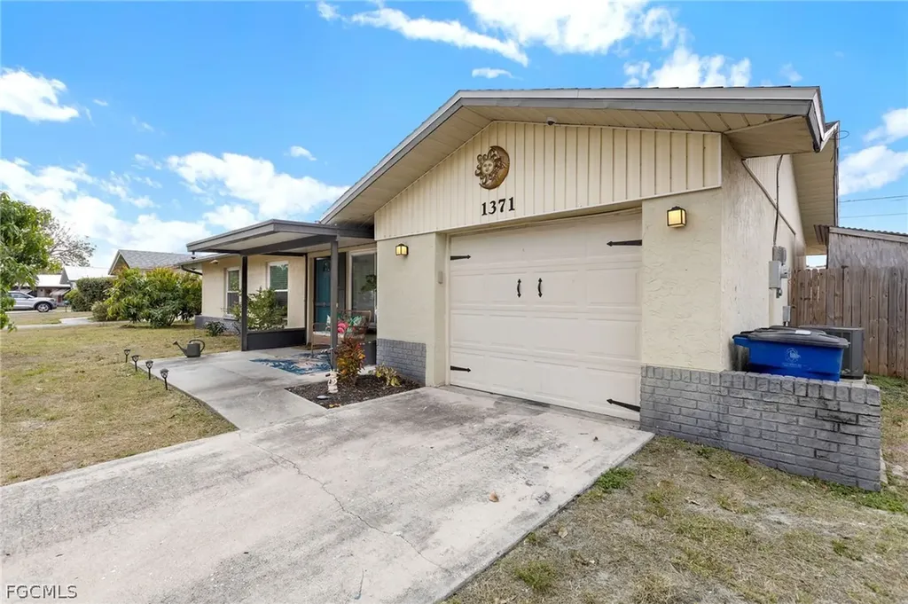 1371 Torreya Circle North Fort Myers FL 33917