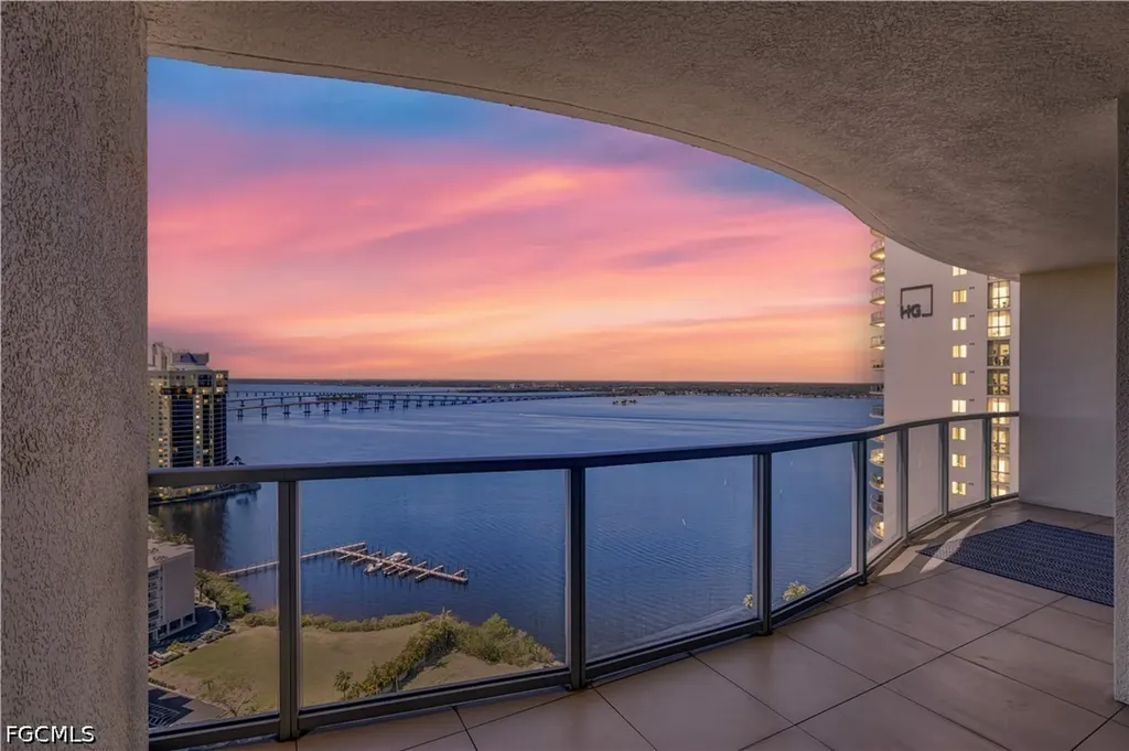 3000 Oasis Grand Boulevard Fort Myers FL 33916