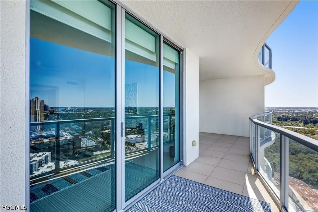 3000 Oasis Grand Boulevard Fort Myers FL 33916