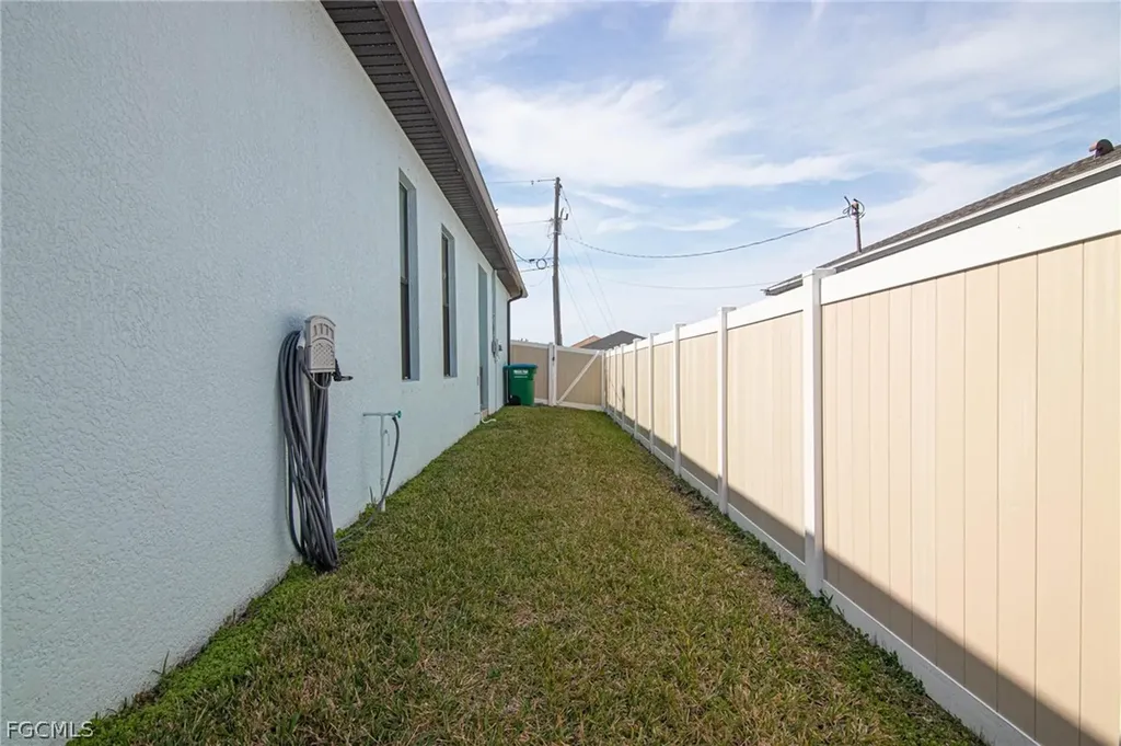 2123 NW 41st Place Cape Coral FL 33993