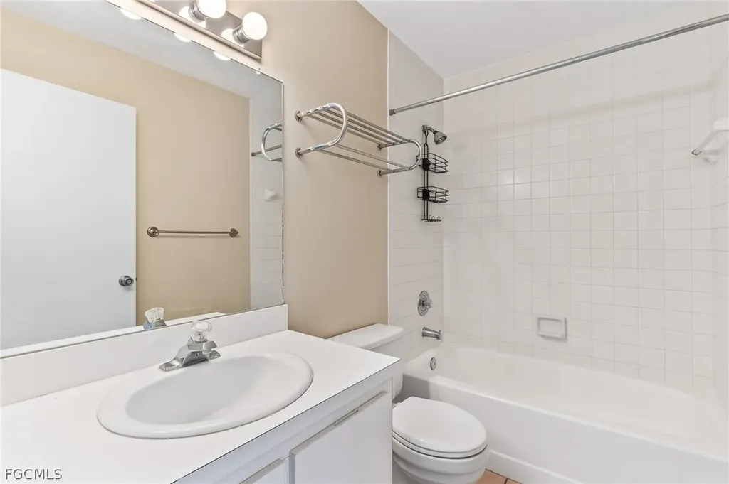 9305 Lake Park Drive Fort Myers FL 33919