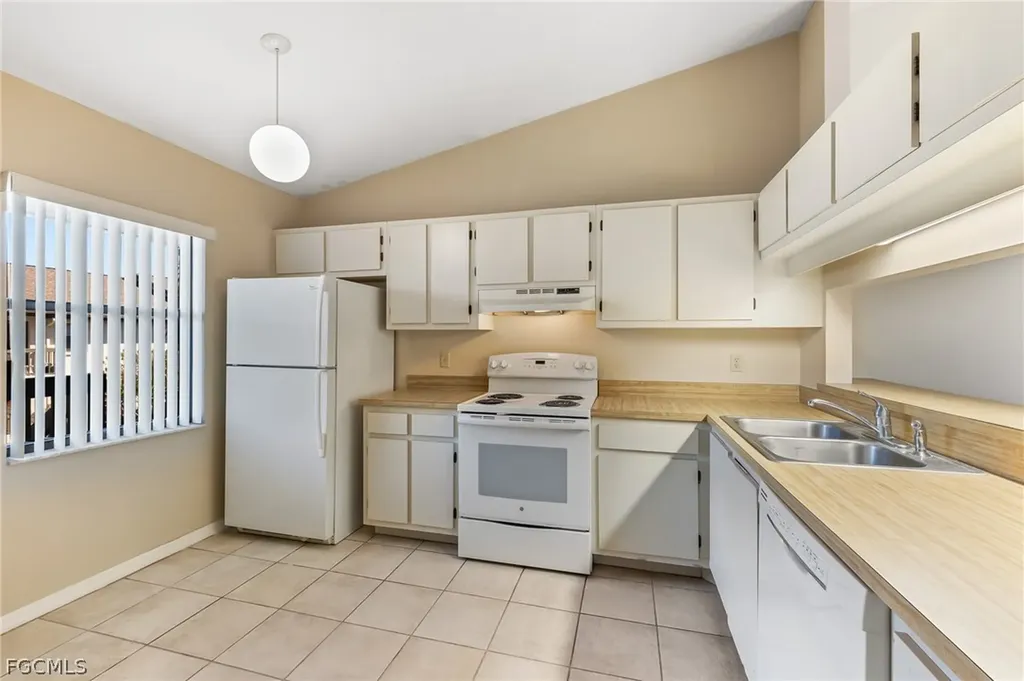 9305 Lake Park Drive Fort Myers FL 33919