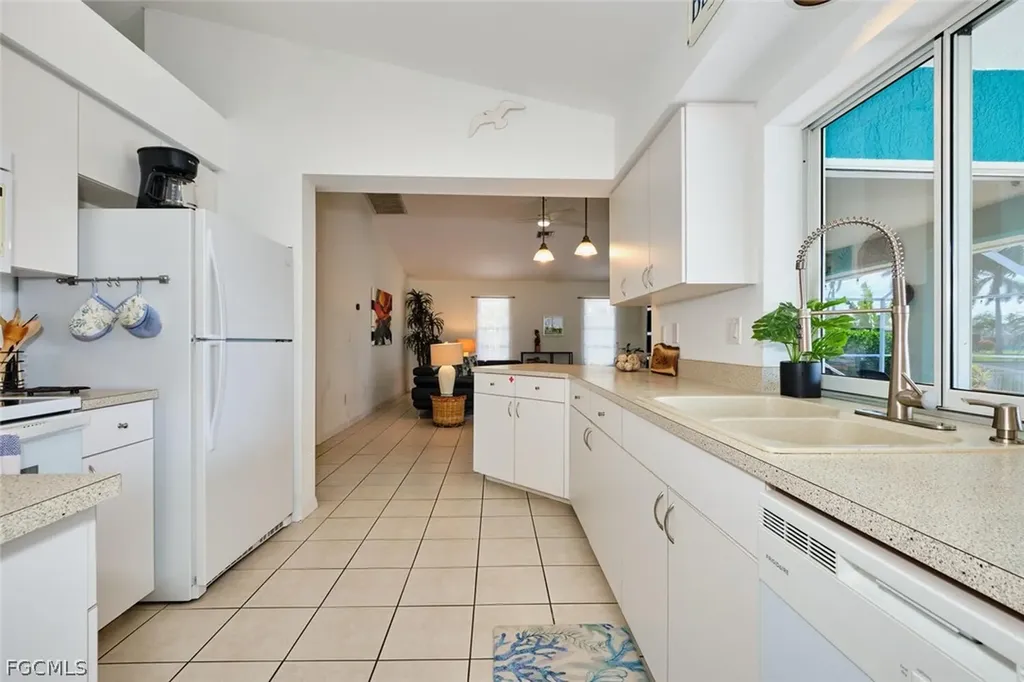 2201 SE 5th Avenue Cape Coral FL 33990
