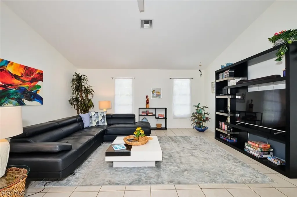 2201 SE 5th Avenue Cape Coral FL 33990
